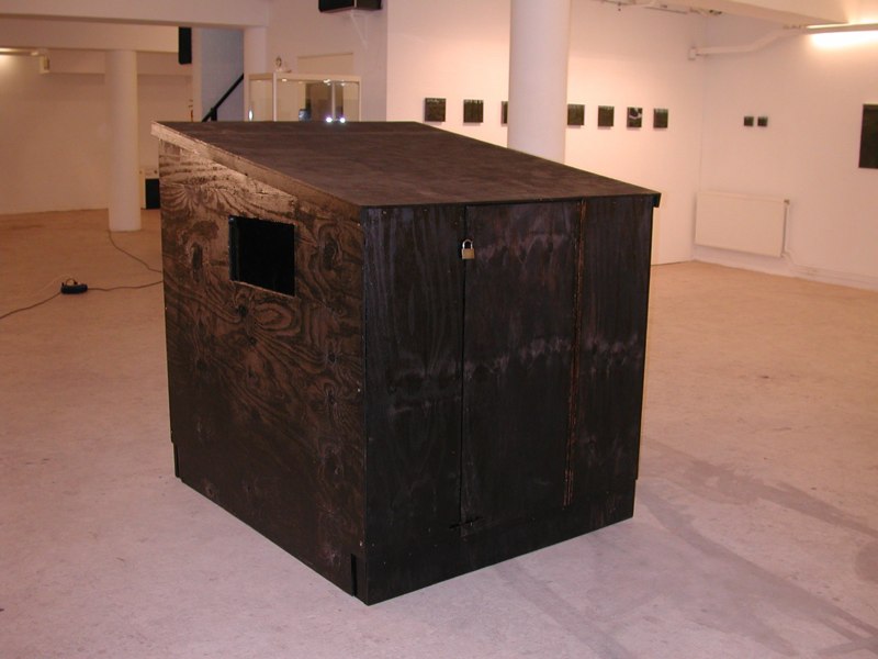 Skit - een kluizenaarshut waarin de angst en de ziel kunnen worden opgeborgen, 2006